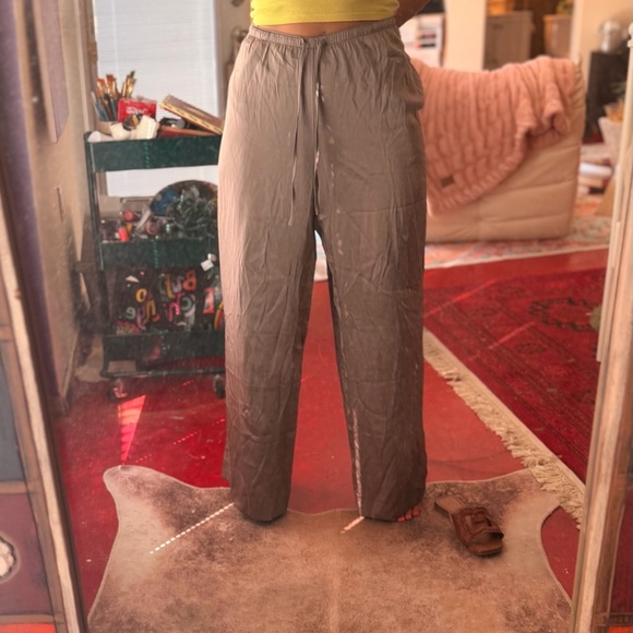 Abercrombie & Fitch Gray Wide-Leg Satin Pants - Picture 6 of 8